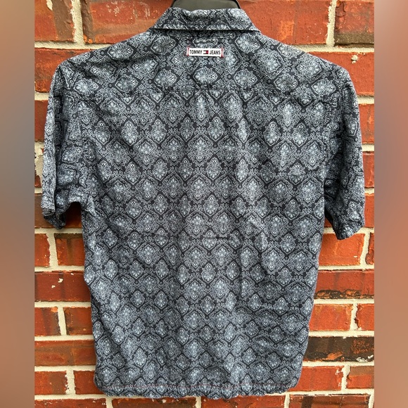 Tommy Hilfiger Mens Short Sleeve Button Down Shirt. Size Large - Picture 2 of 6